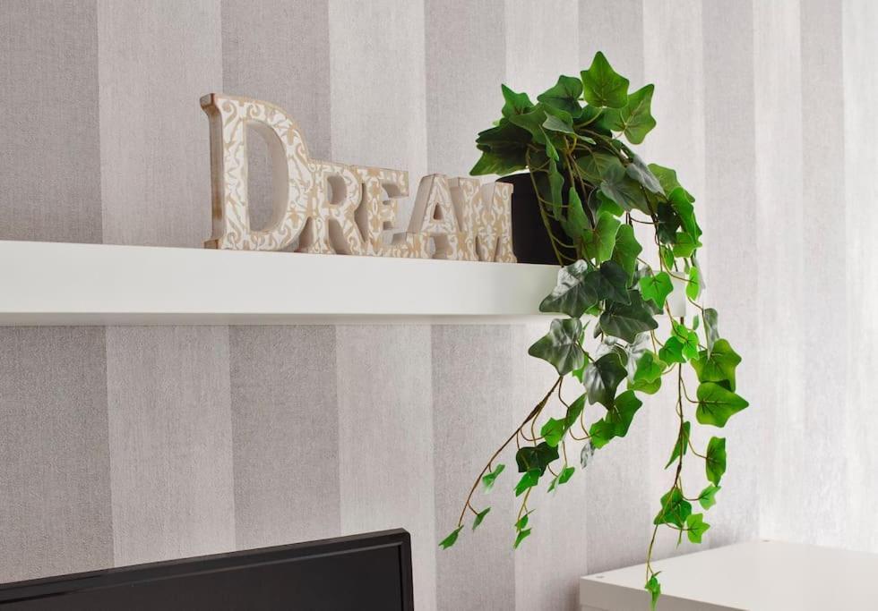 Апартаменты 3 Dream Apartmant 3+Parcare Gratuita Орадя Экстерьер фото